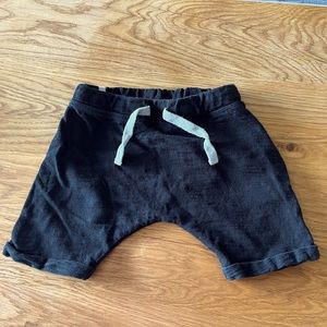 Mini mioche black slouchy short, size 3/4